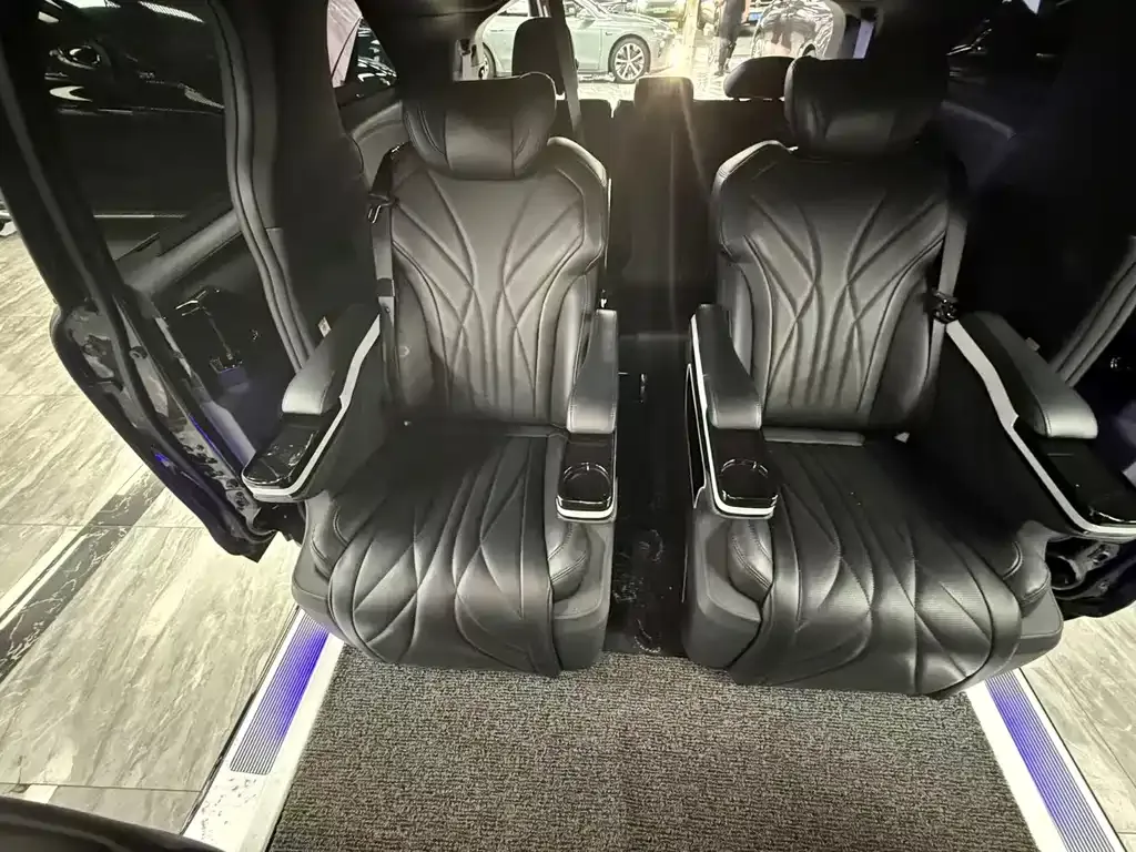 Toyota Sienna — фото 8