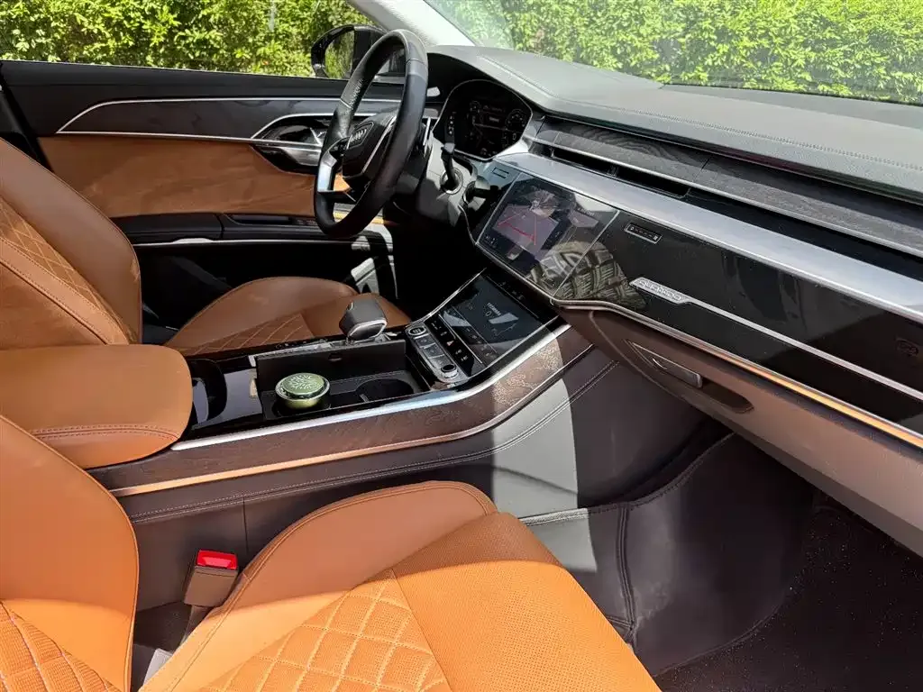 Audi A8 — фото 5