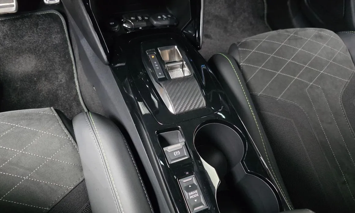 Peugeot 208 2023 из KR, фото 9