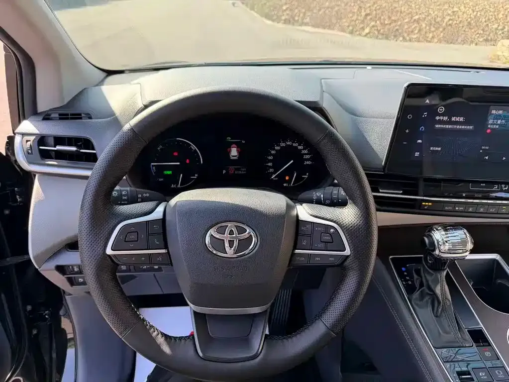 Toyota Granvia — фото 9