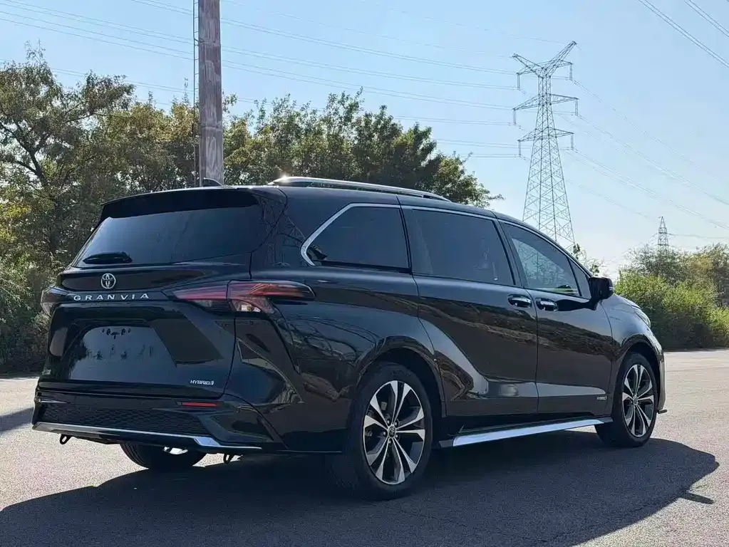 Toyota Granvia — фото 6