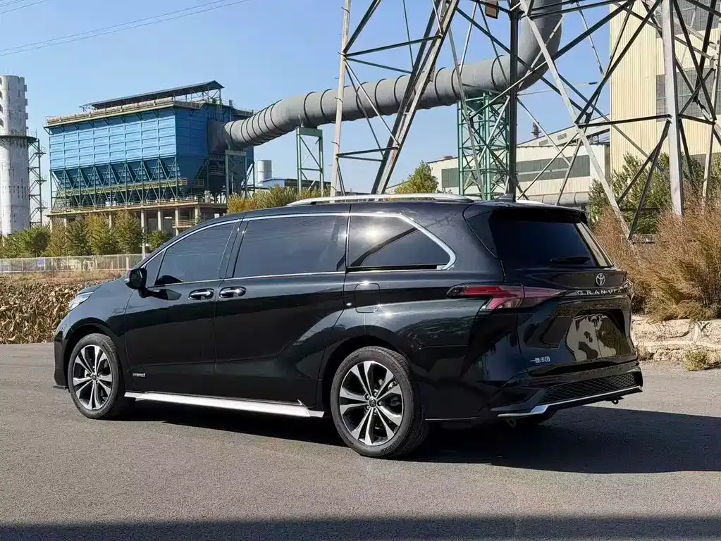 Toyota Granvia — фото 4