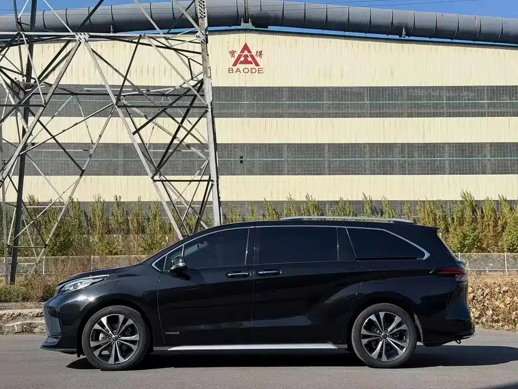 Toyota Granvia — фото 10