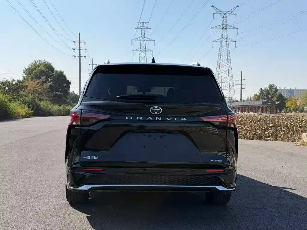 Toyota Granvia — фото 8