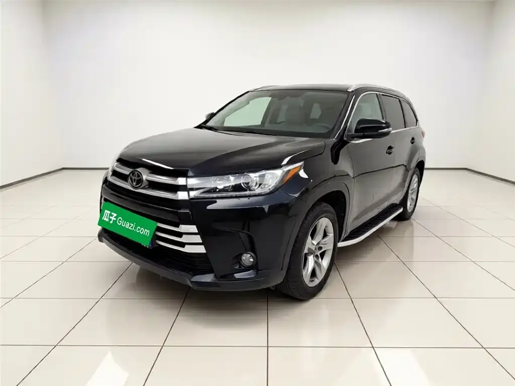 Toyota Highlander — фото 1