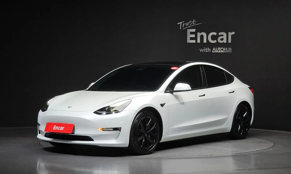 Tesla Model 3 — фото 1