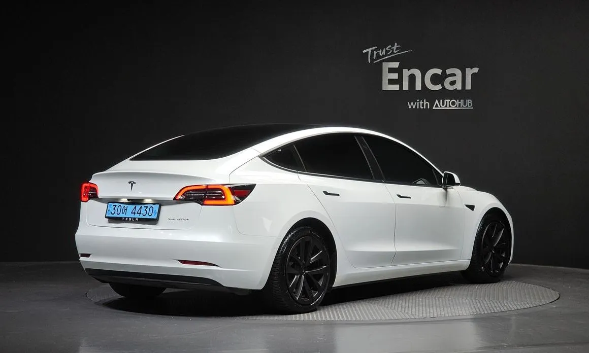 Tesla Model 3 — фото 2