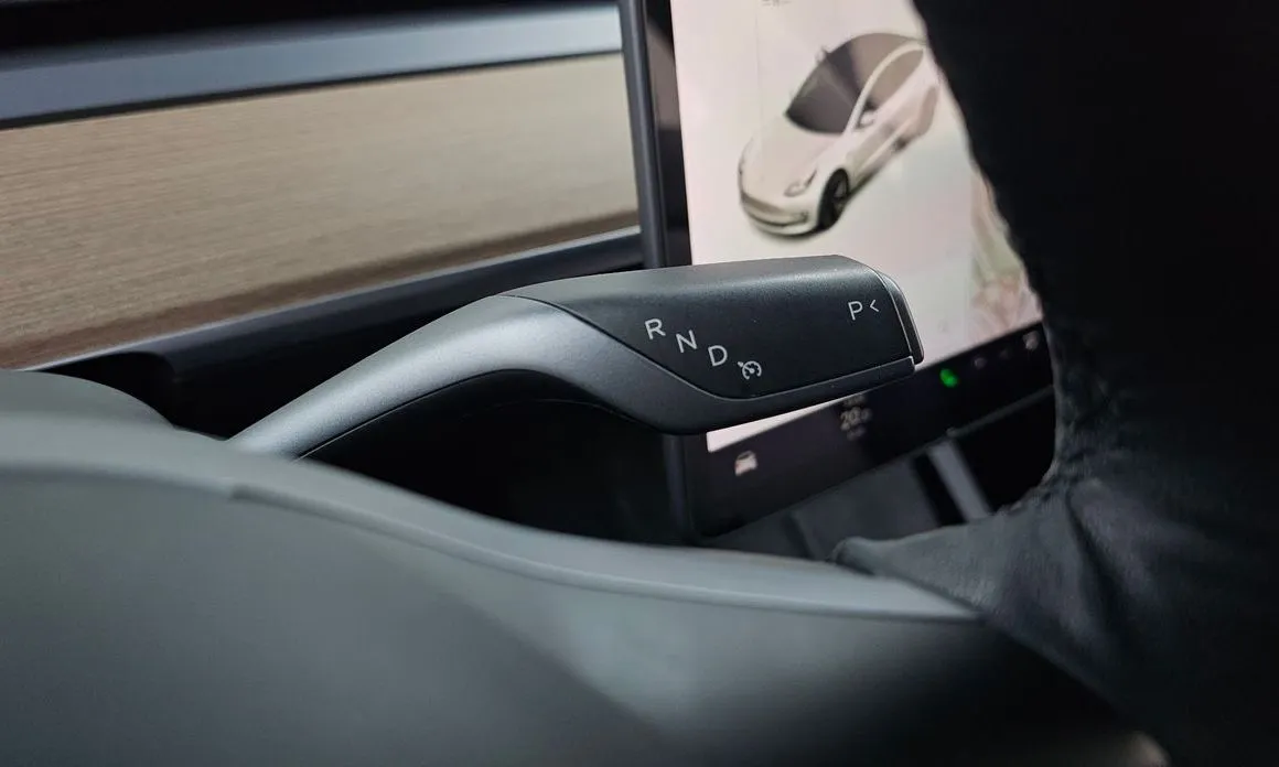 Tesla Model 3 — фото 3