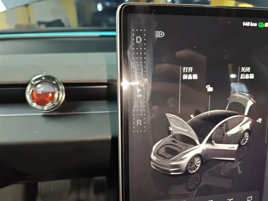 Tesla Model 3 — фото 10