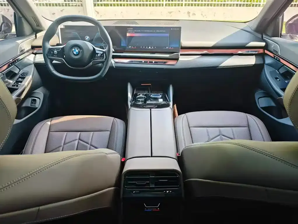 BMW 5 Series — фото 3