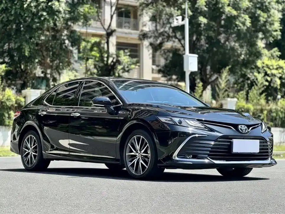 Toyota Camry — фото 3