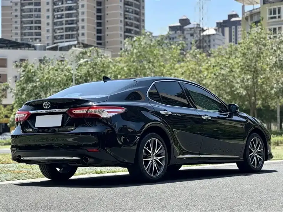 Toyota Camry — фото 6