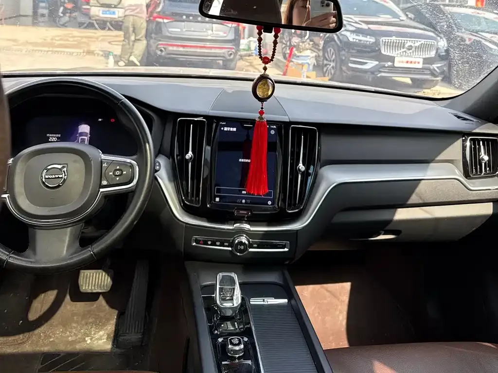 Volvo XC60 2022 из CN, фото 2