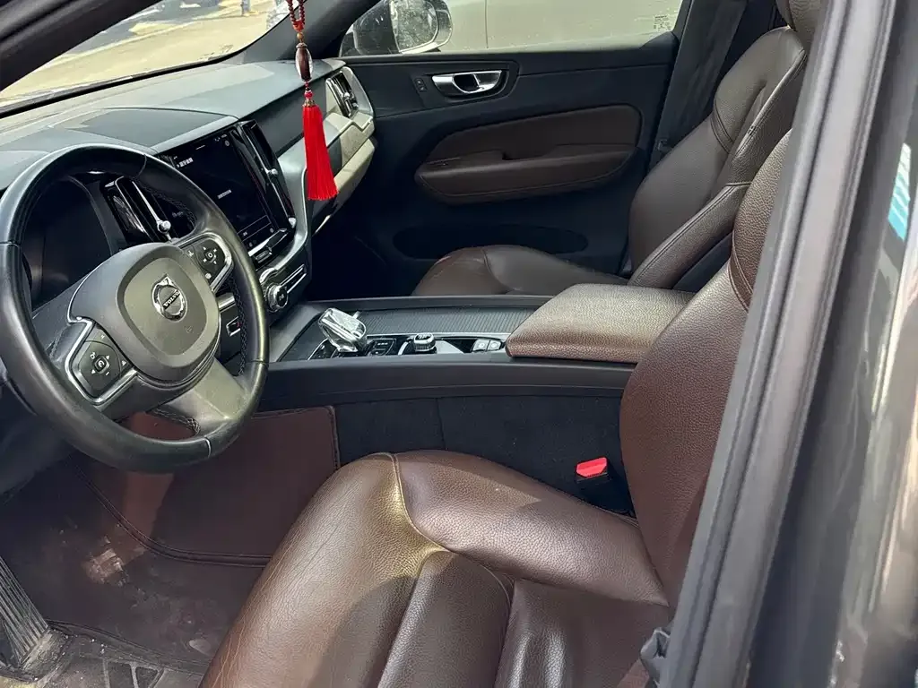 Volvo XC60 2022 из CN, фото 5
