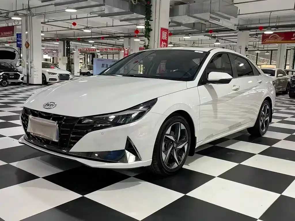 Hyundai Elantra — фото 1