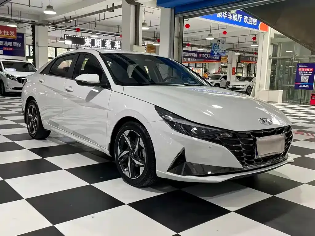 Hyundai Elantra — фото 5