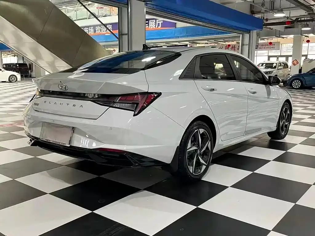 Hyundai Elantra — фото 6