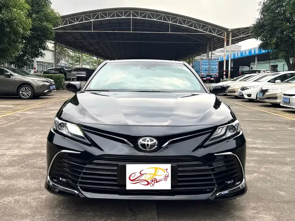 Toyota Camry — фото 3