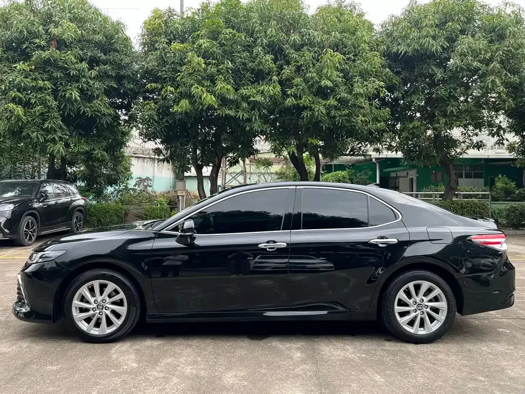 Toyota Camry — фото 7