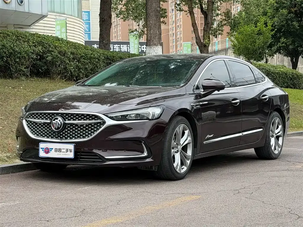 Buick LaCrosse — фото 1