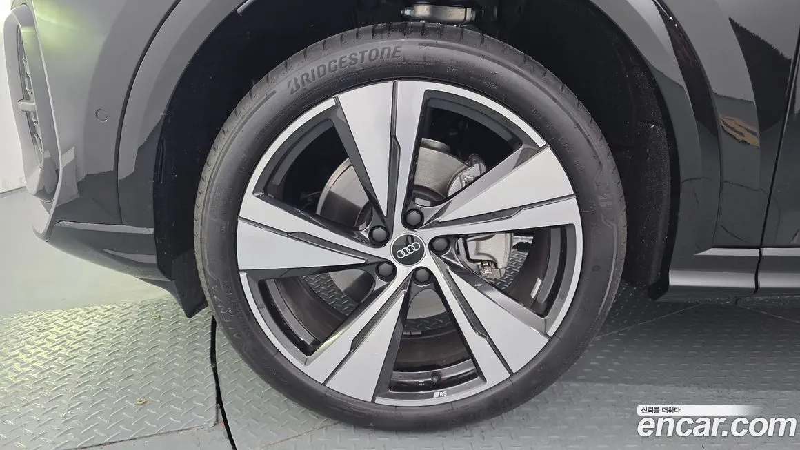 Audi Q5 2025 из KR, фото 9
