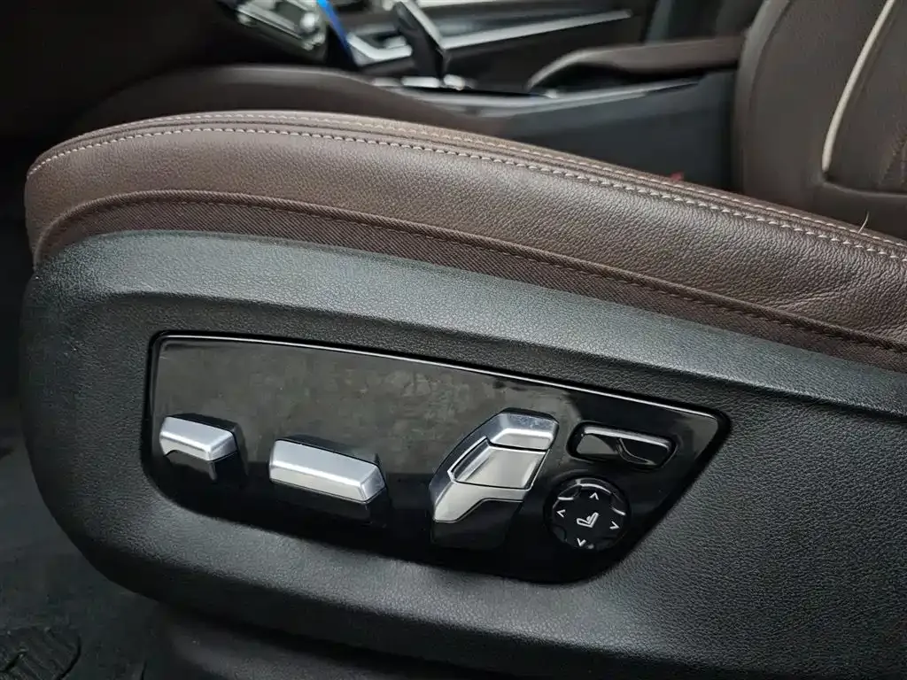 BMW 5 Series New Energy — фото 8