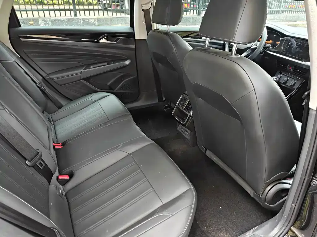Volkswagen Passat — фото 7