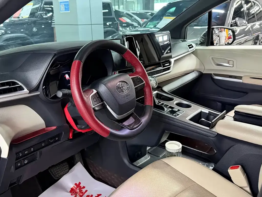 Toyota Granvia 2023 из CN, фото 9