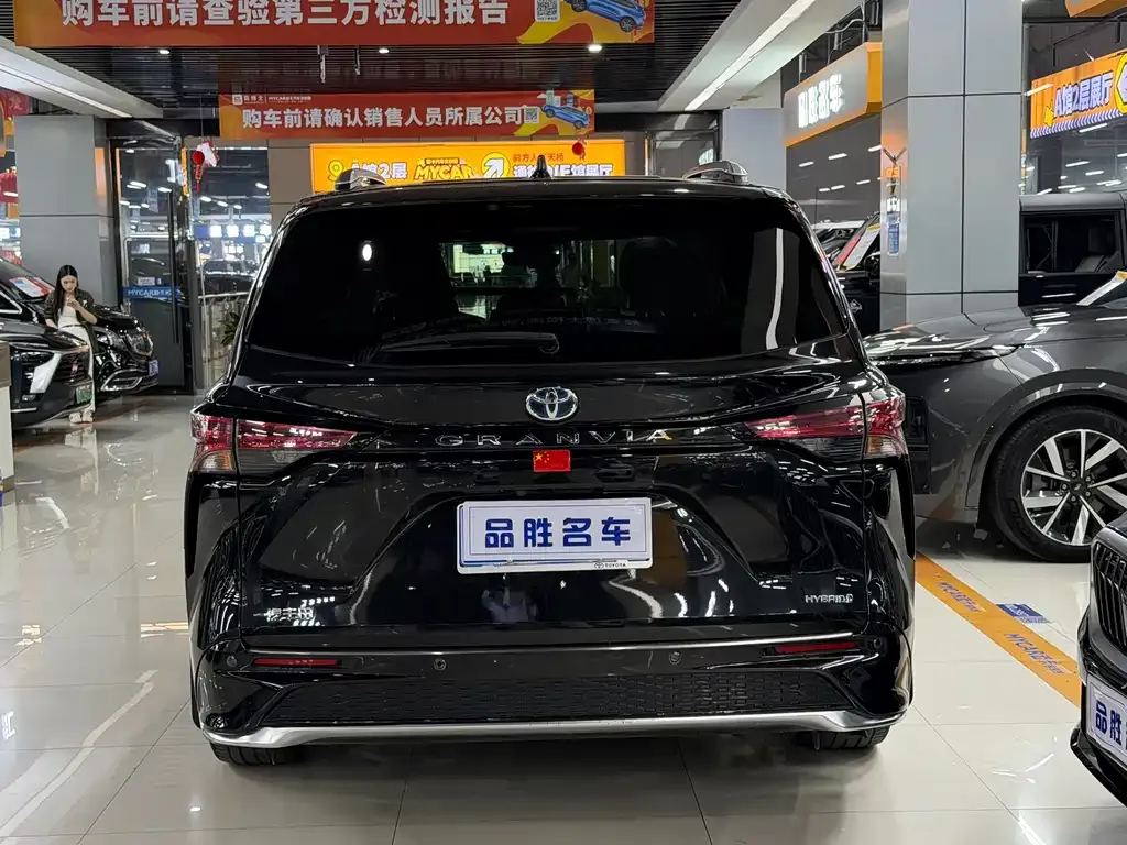 Toyota Granvia 2023 из CN, фото 5