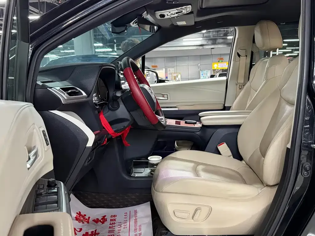 Toyota Granvia 2023 из CN, фото 4