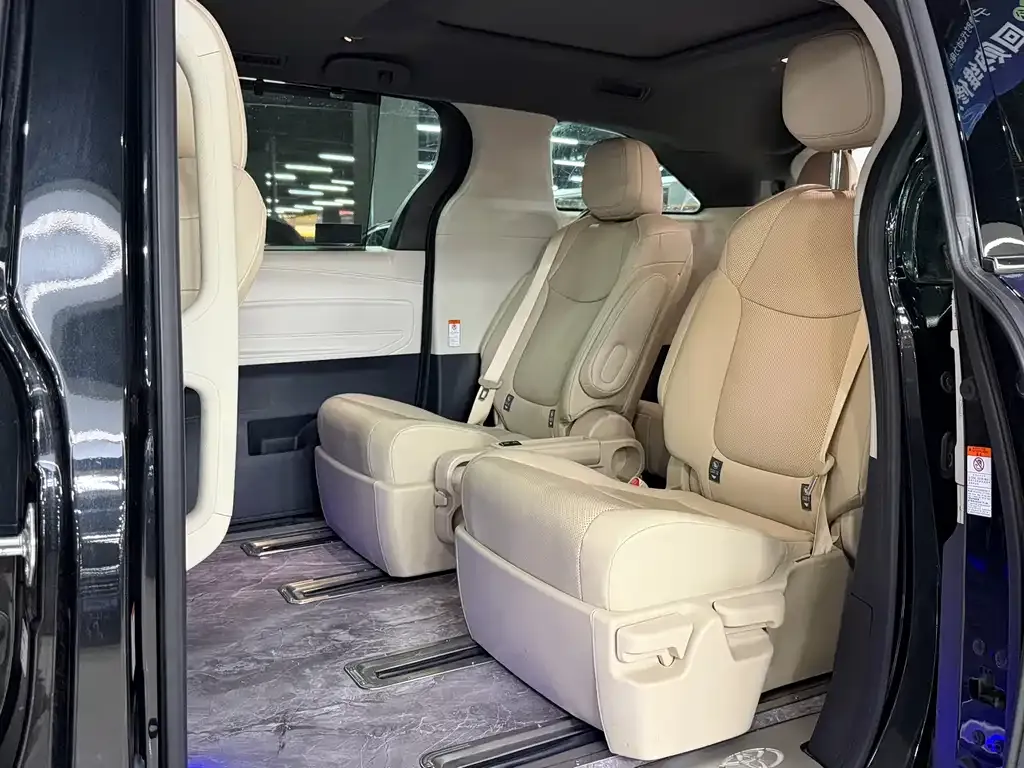 Toyota Granvia 2023 из CN, фото 2