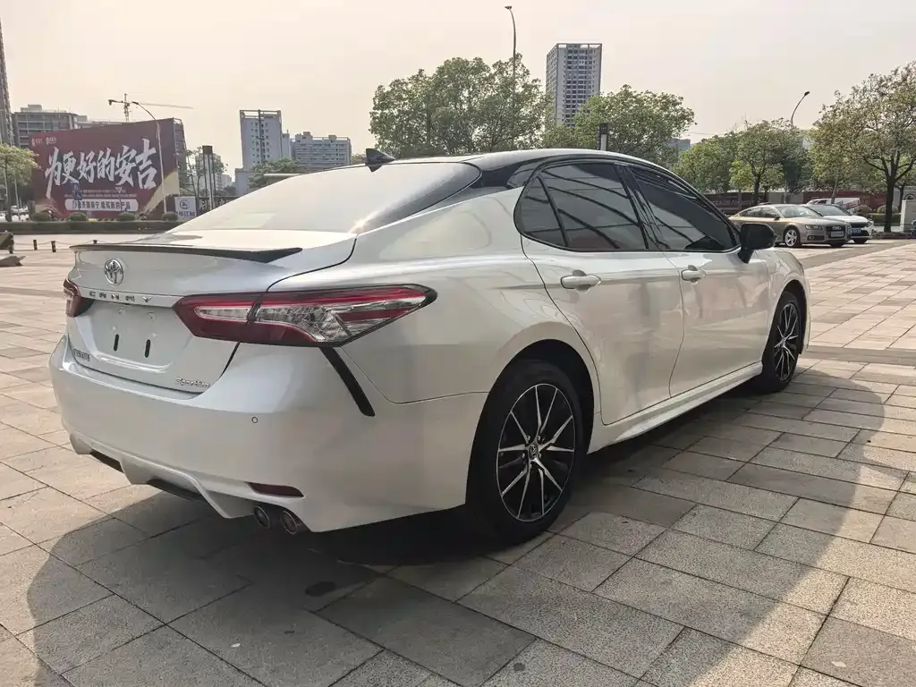Toyota Camry — фото 6