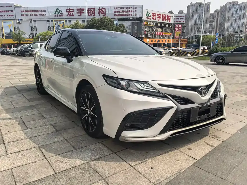 Toyota Camry — фото 8