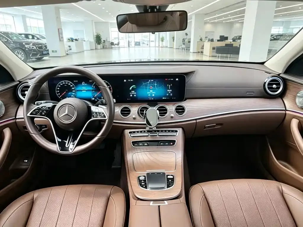 Mercedes-Benz E-Class — фото 7