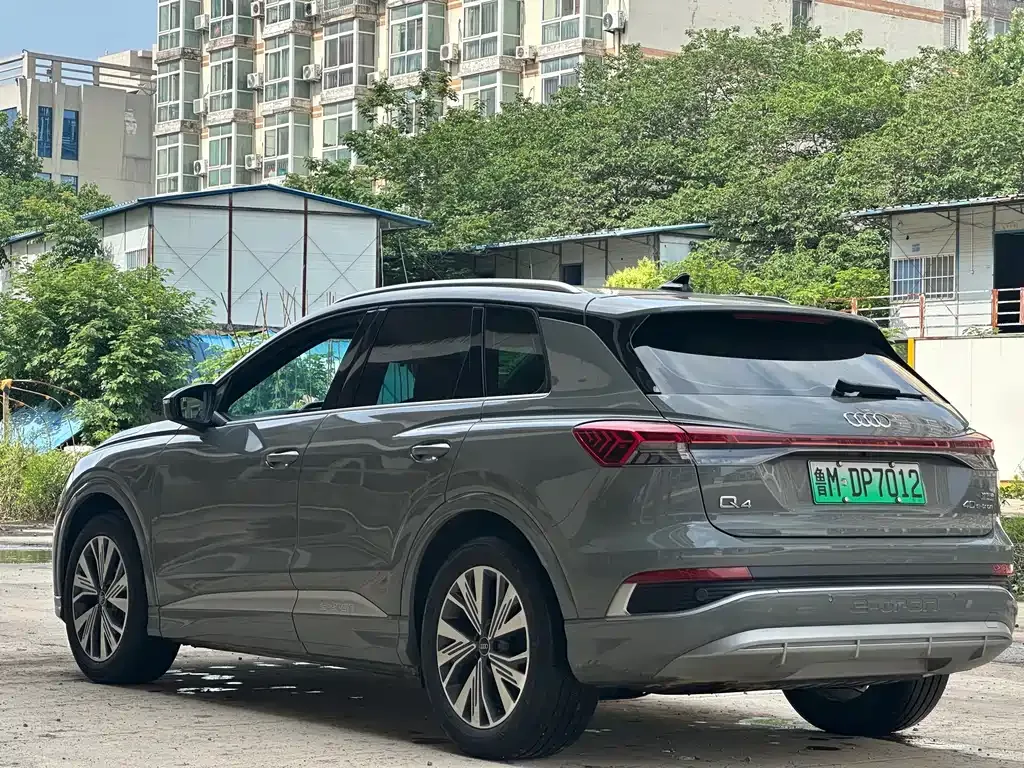 Audi Q4 e-tron — фото 4