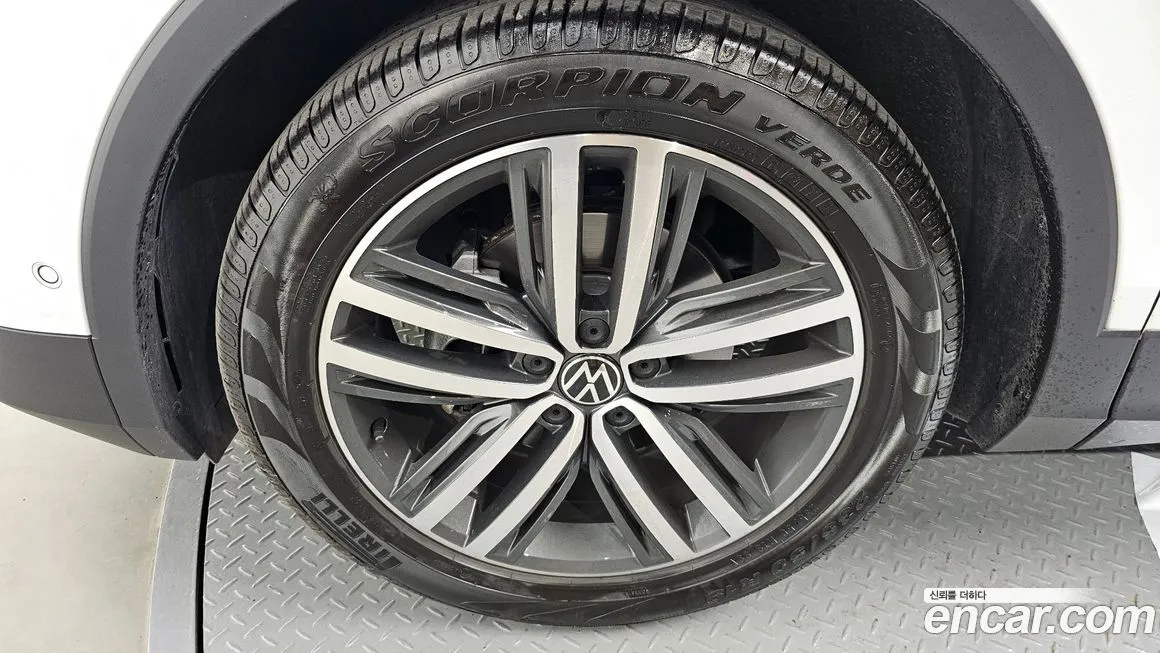 Volkswagen Tiguan — фото 8