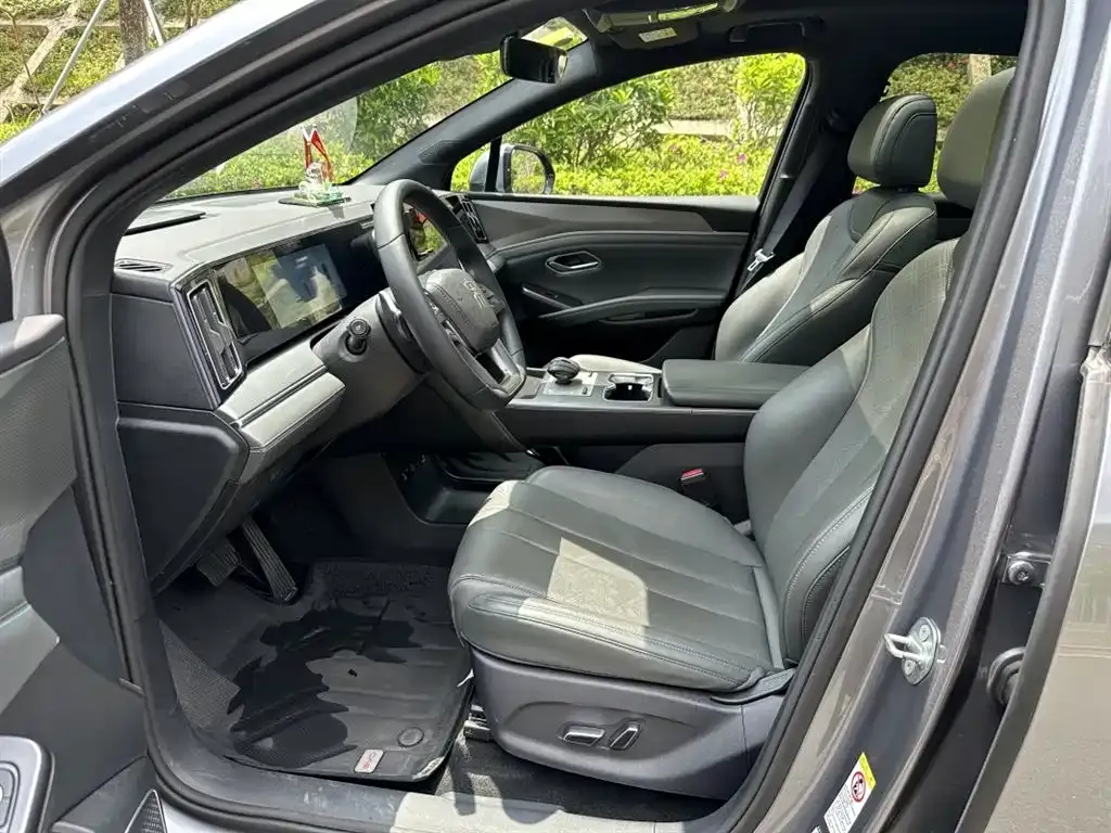 BYD L DM-i — фото 3