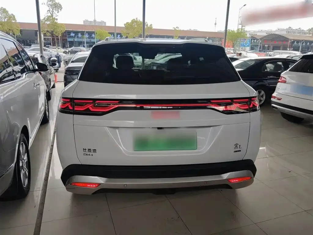 BYD L DM-i — фото 6