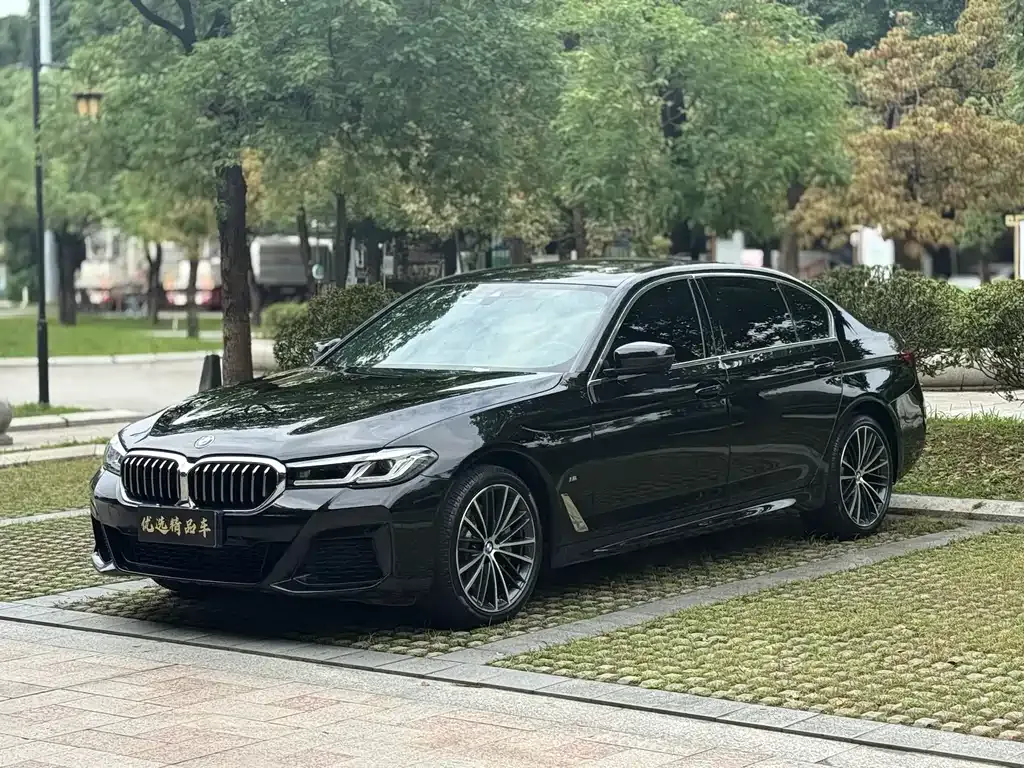 BMW 5 Series — фото 1