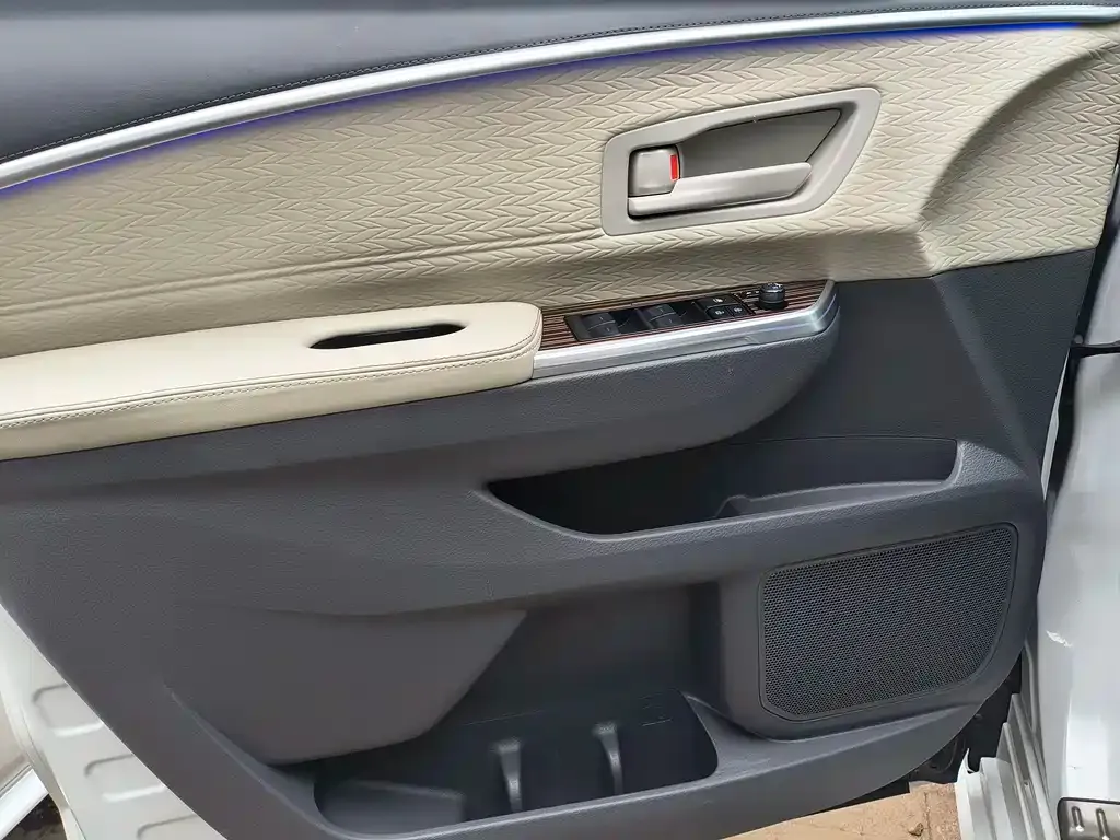 Toyota Sienna 2025 из CN, фото 4