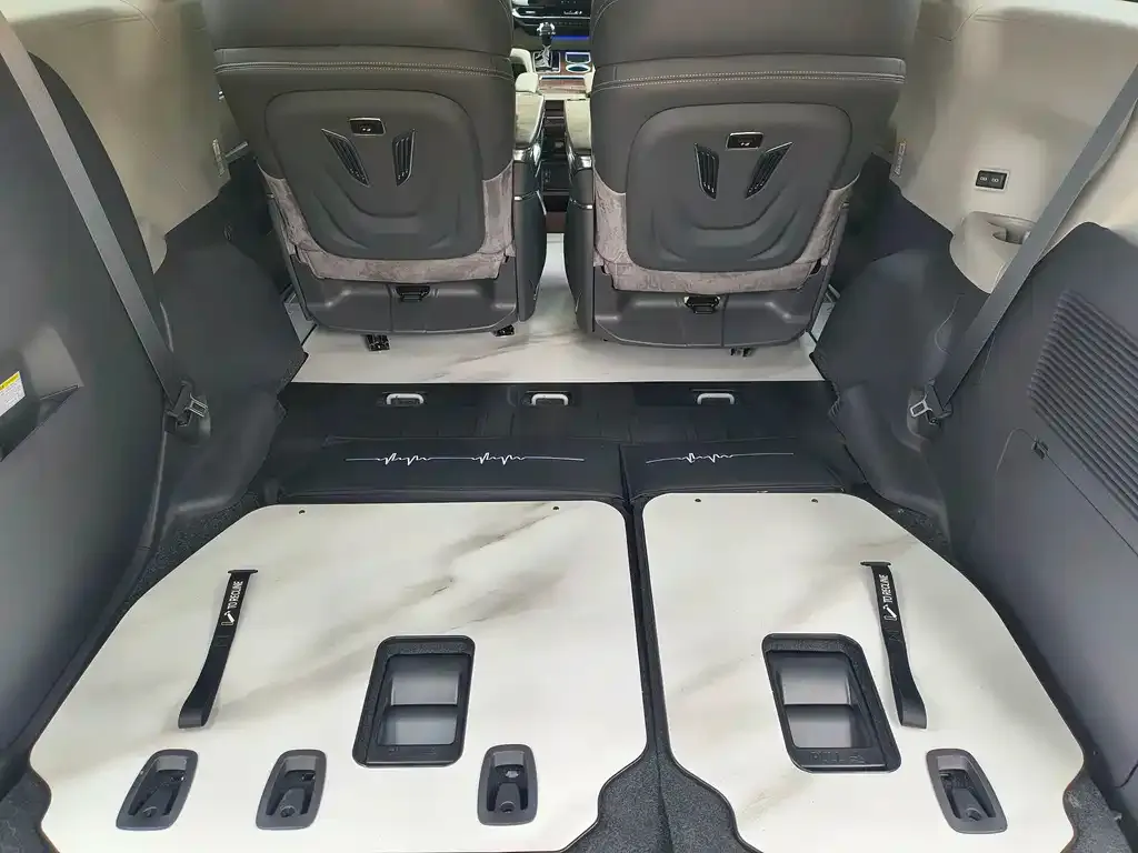 Toyota Sienna 2025 из CN, фото 2