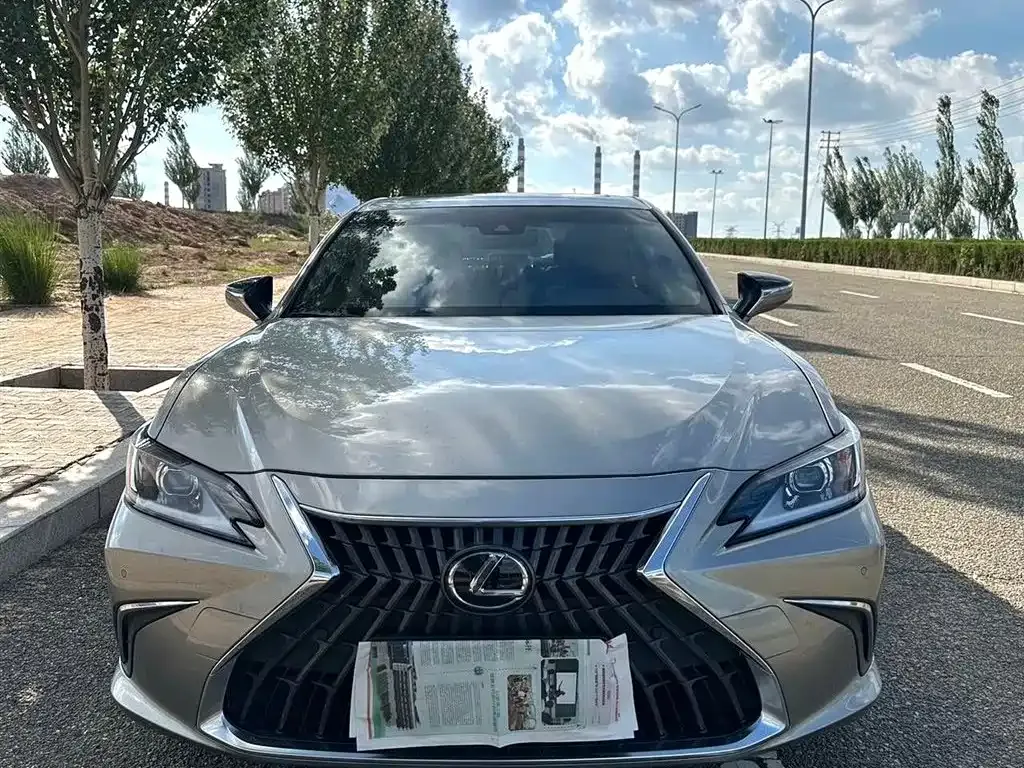Lexus ES — фото 1