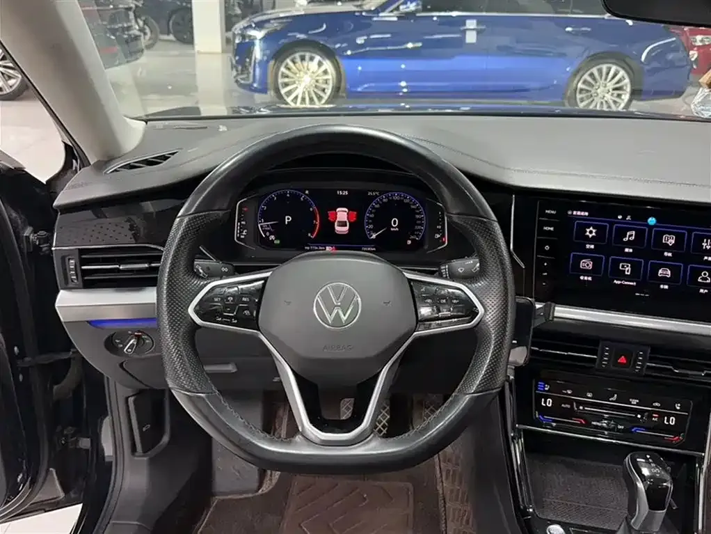 Volkswagen Passat — фото 7