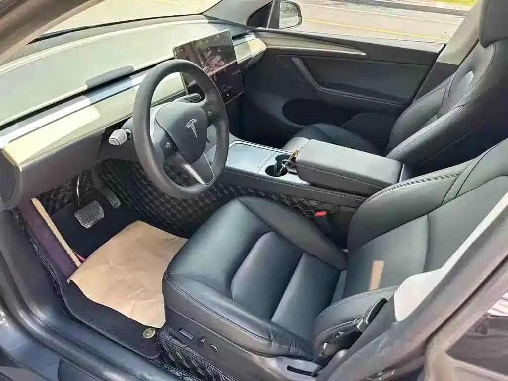 Tesla Model Y — фото 2