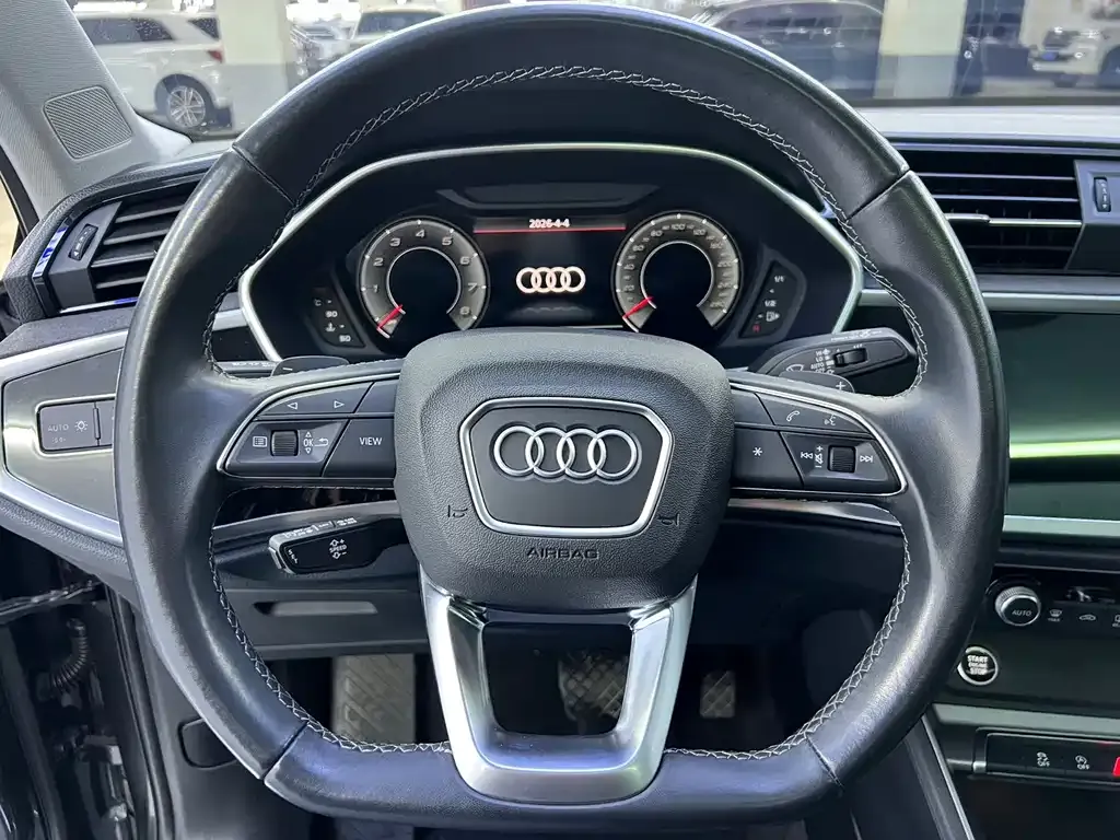 Audi Q3 — фото 10