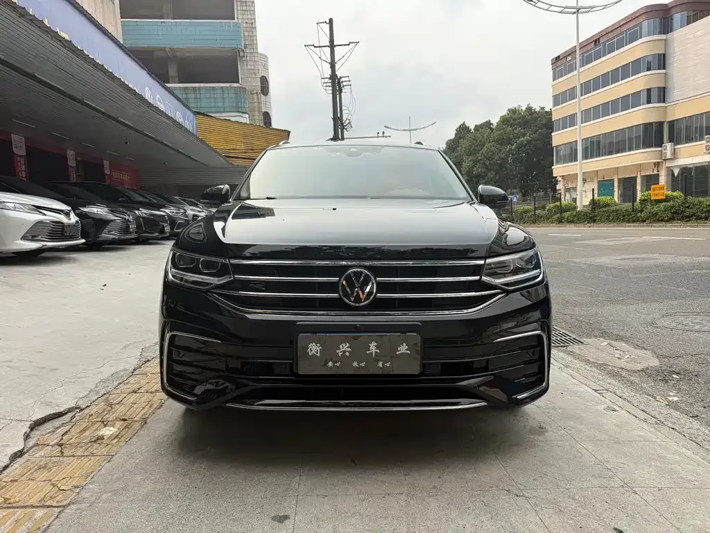 Volkswagen Tiguan L — фото 8