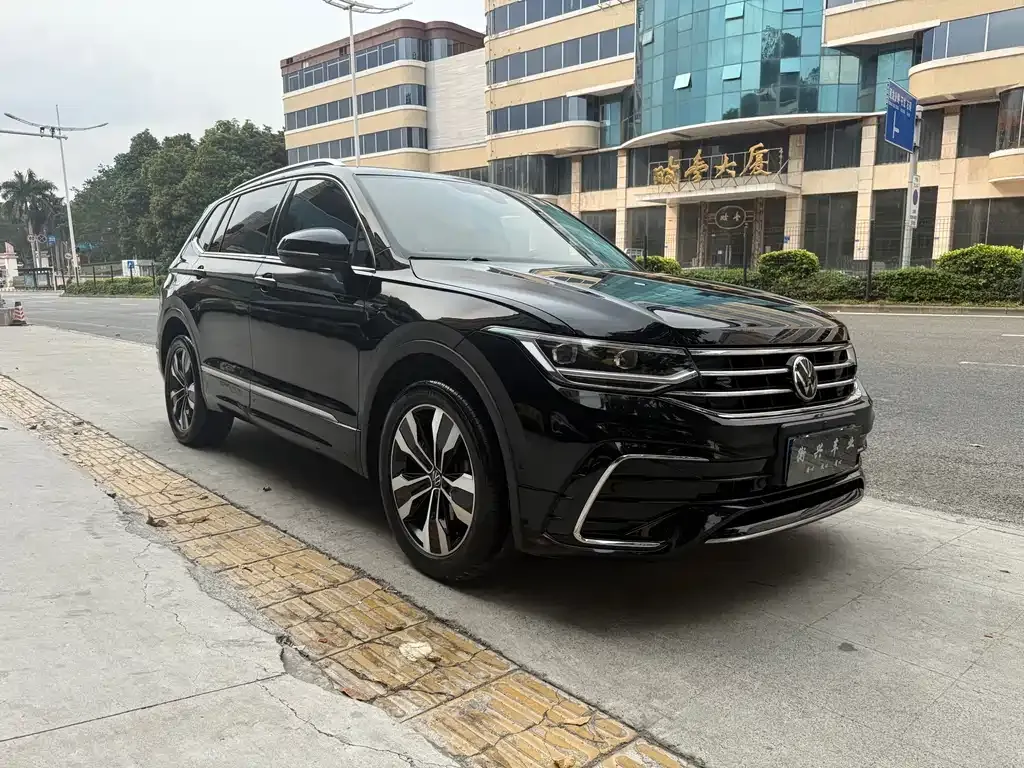 Volkswagen Tiguan L — фото 3