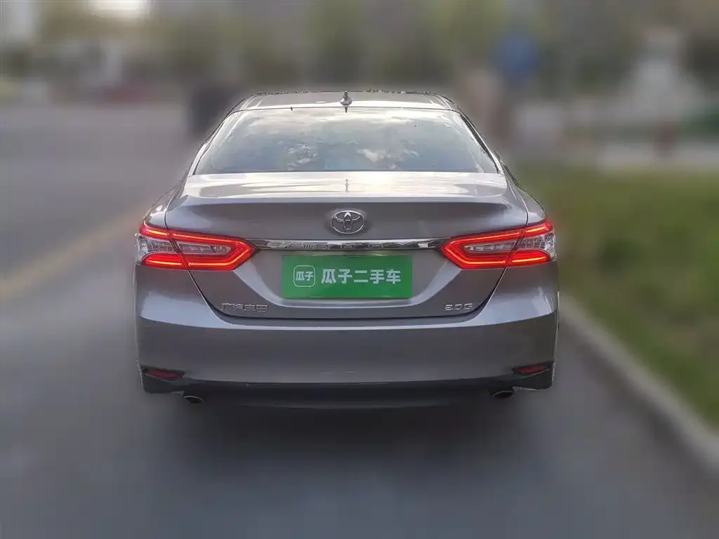Toyota Camry — фото 2