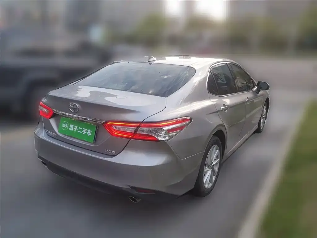 Toyota Camry — фото 3