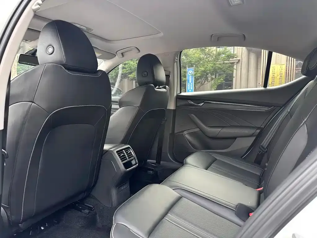 Skoda Octavia 2023 из CN, фото 8